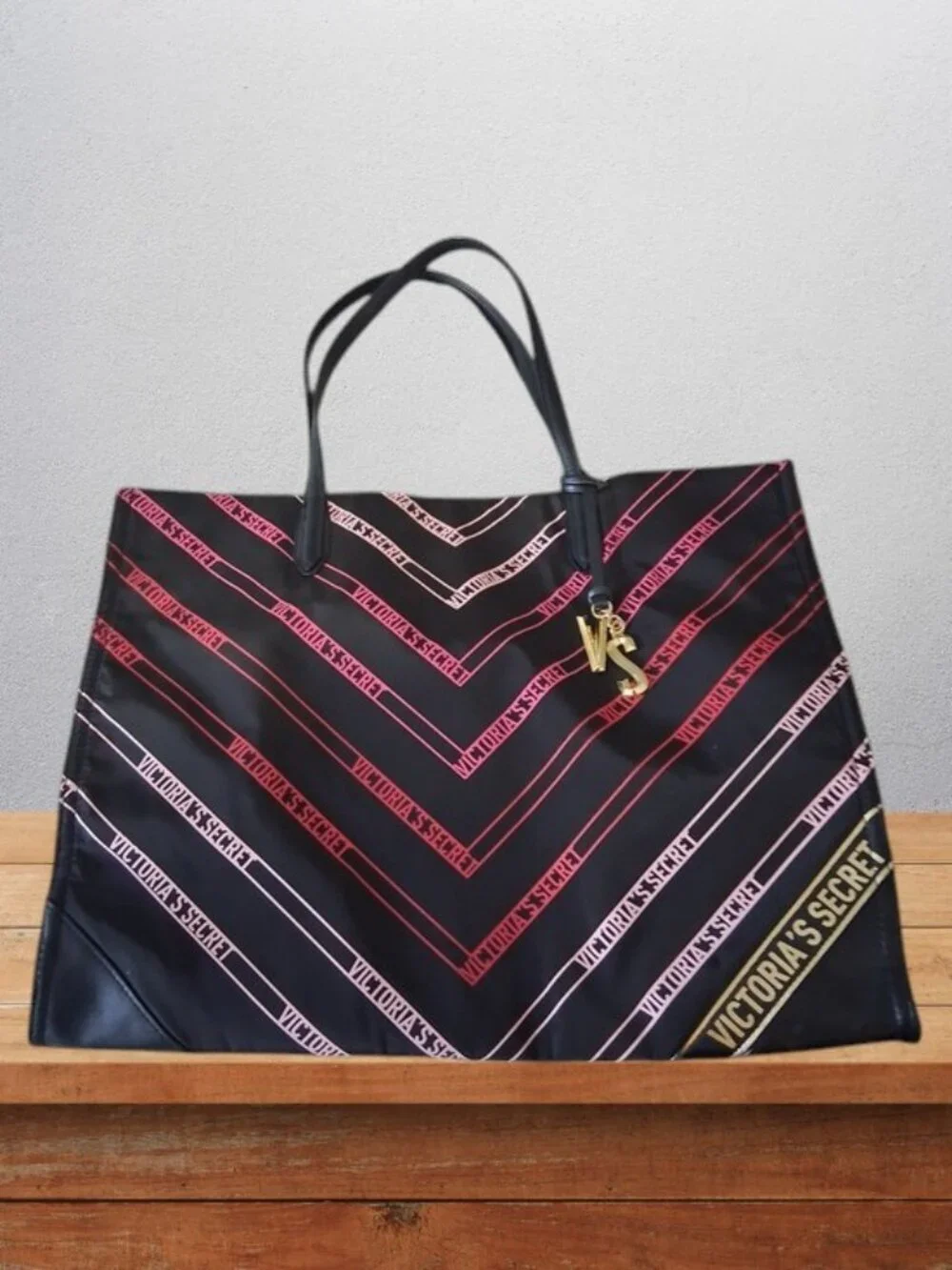 Victoria’s Secret Black Tote Bag Pink Red Signature Stripe Gold Charm Large Carr